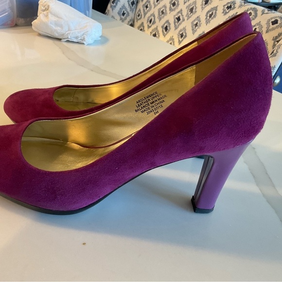 ANNE KLEIN FUSHIA SUEDE PUMP - Picture 5 of 14